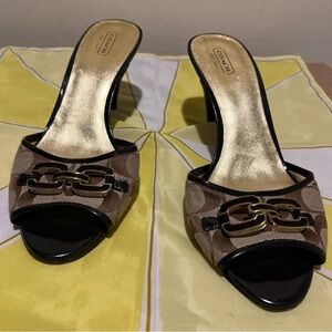 Coach slides in good used condition sz 9